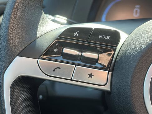 Used 2025 Hyundai Elantra SE w/ Cargo Package image 16