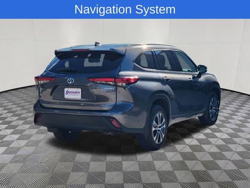 Used 2022 Toyota Highlander XLE image 4