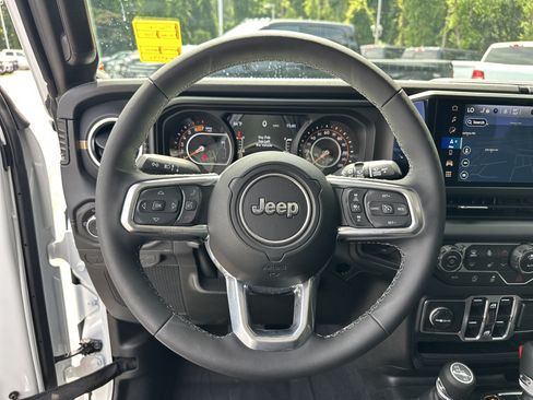 Used 2026 Jeep Wrangler Unlimited Sahara AWD/4WD image 26