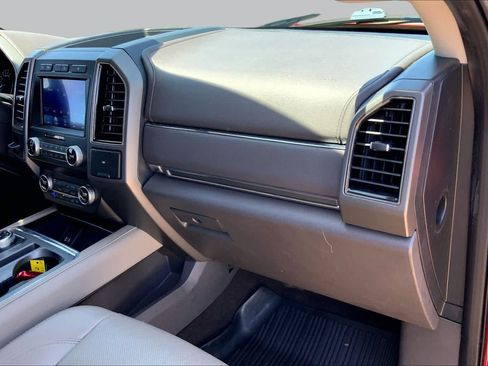 Used 2020 Ford Expedition XLT w/ Equipment Group 202A AWD/4WD image 17
