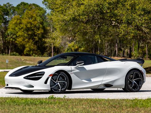 Used 2024 McLaren 750S Spider image 3