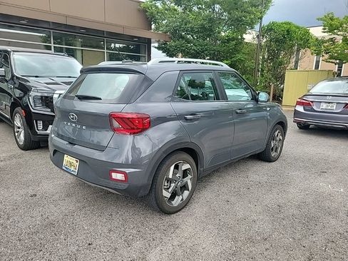 Used 2024 Hyundai Venue SEL FWD image 3