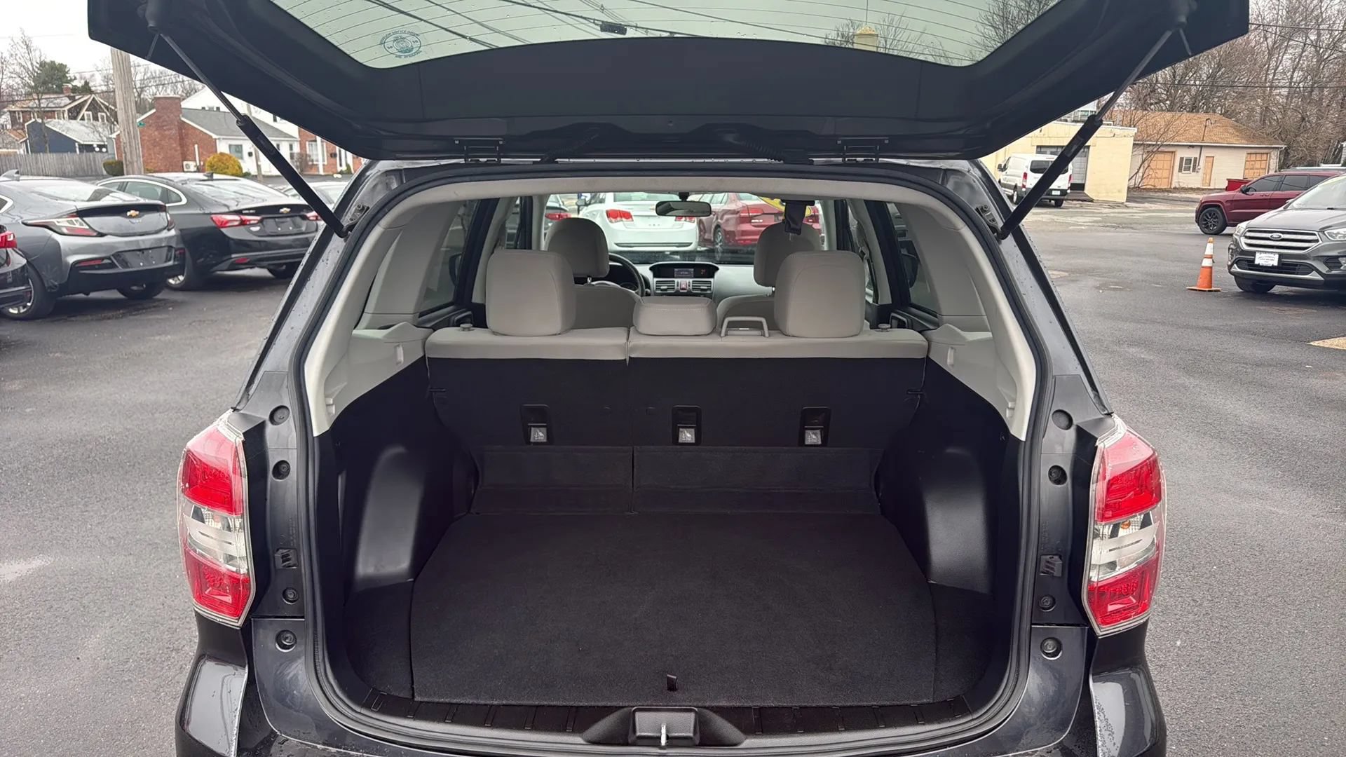 Used 2015 Subaru Forester 2.5i Premium w/ All-Weather Package AWD/4WD image 9
