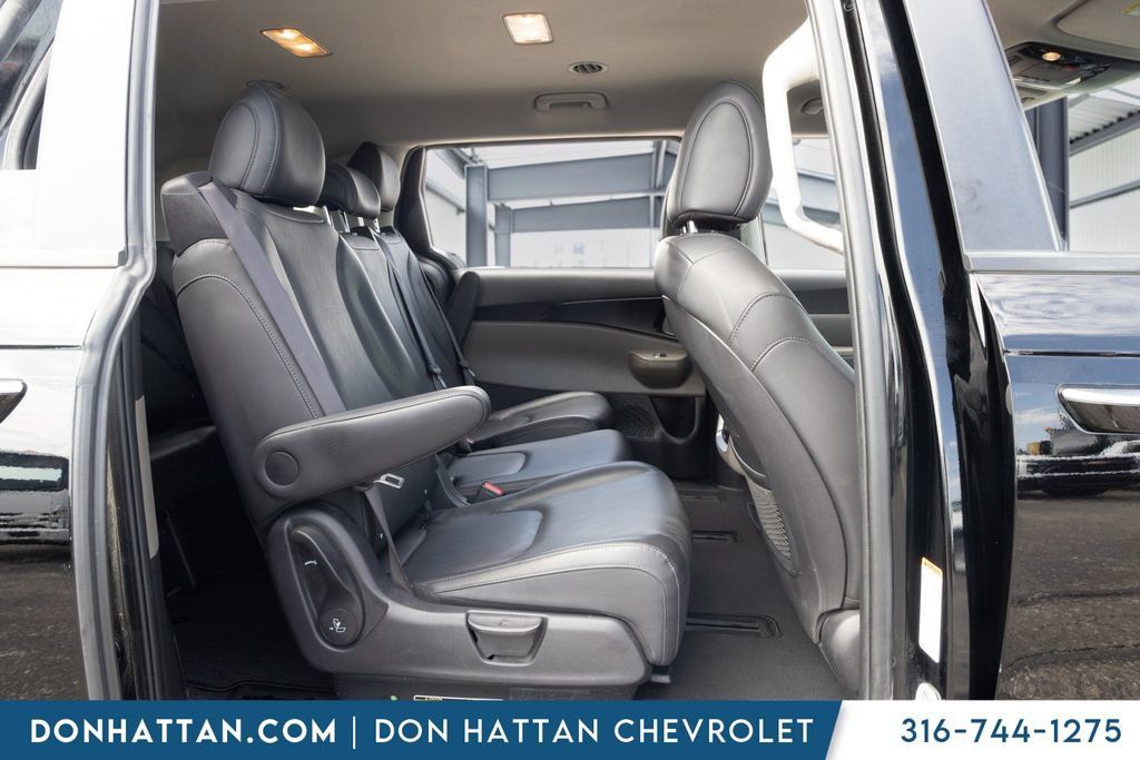 Used 2025 Kia Carnival FWD image 21