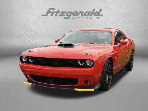 Used 2016 Dodge Challenger R/T Scat Pack RWD image 3