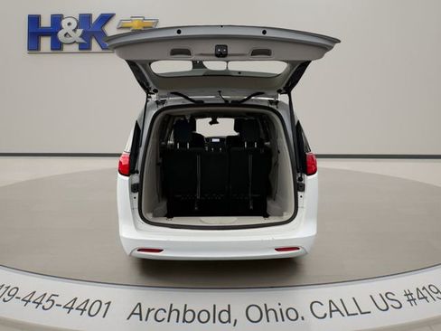 Used 2022 Chrysler Voyager LX FWD image 15