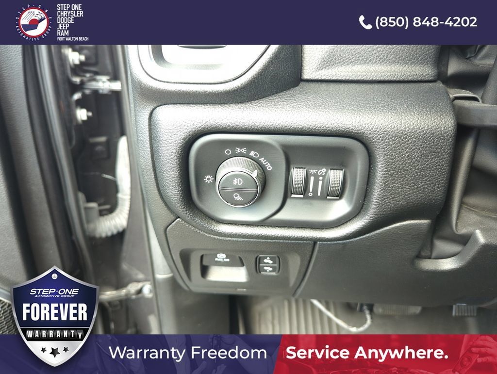 Used 2022 RAM 1500 Laramie AWD/4WD image 19