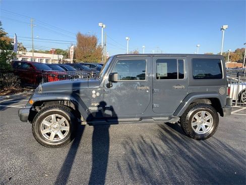 Used 2017 Jeep Wrangler Unlimited Sahara w/ Connectivity Group image 5