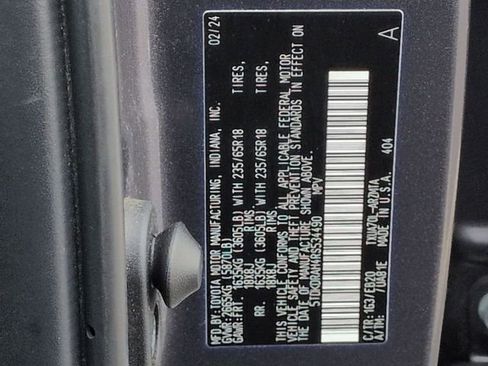 Certified 2024 Toyota Highlander XLE image 34