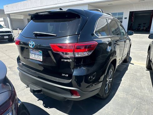 Used 2018 Toyota Highlander XLE AWD/4WD image 5