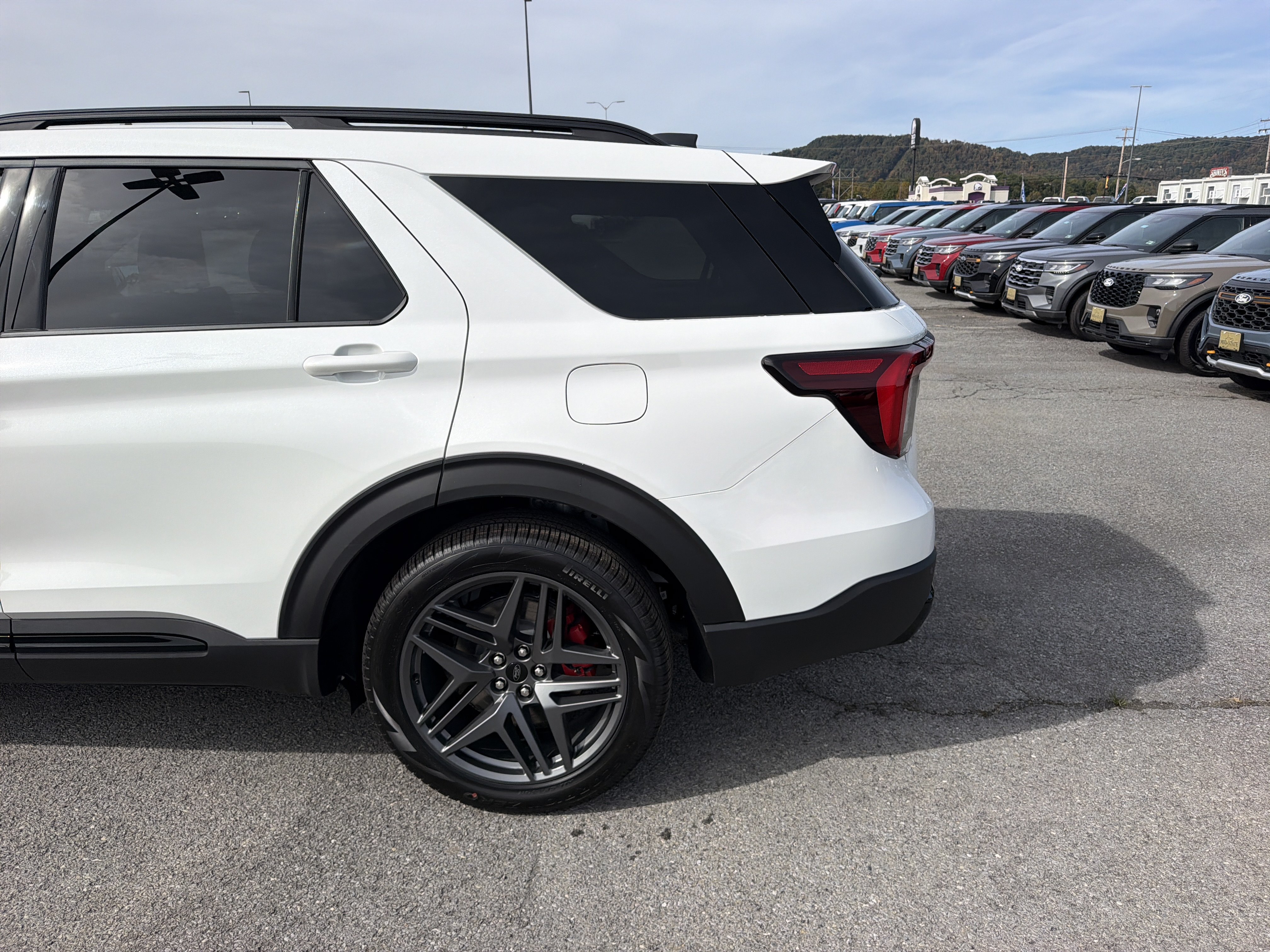 New 2027 Ford Explorer ST-Line w/ ST-Line Street Pack AWD/4WD image 7