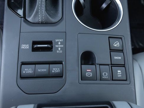 Certified 2026 Toyota Highlander XLE AWD/4WD image 19
