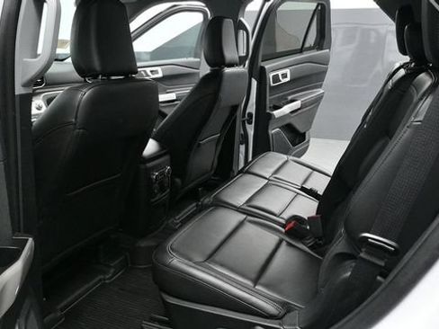 Used 2022 Ford Explorer XLT w/ Equipment Group 202A AWD/4WD image 12