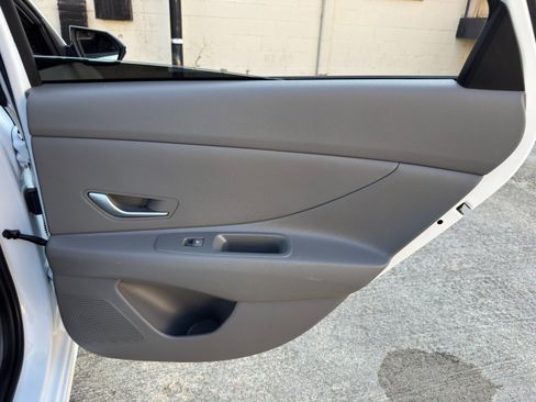 Used 2025 Hyundai Elantra Hybrid FWD image 37
