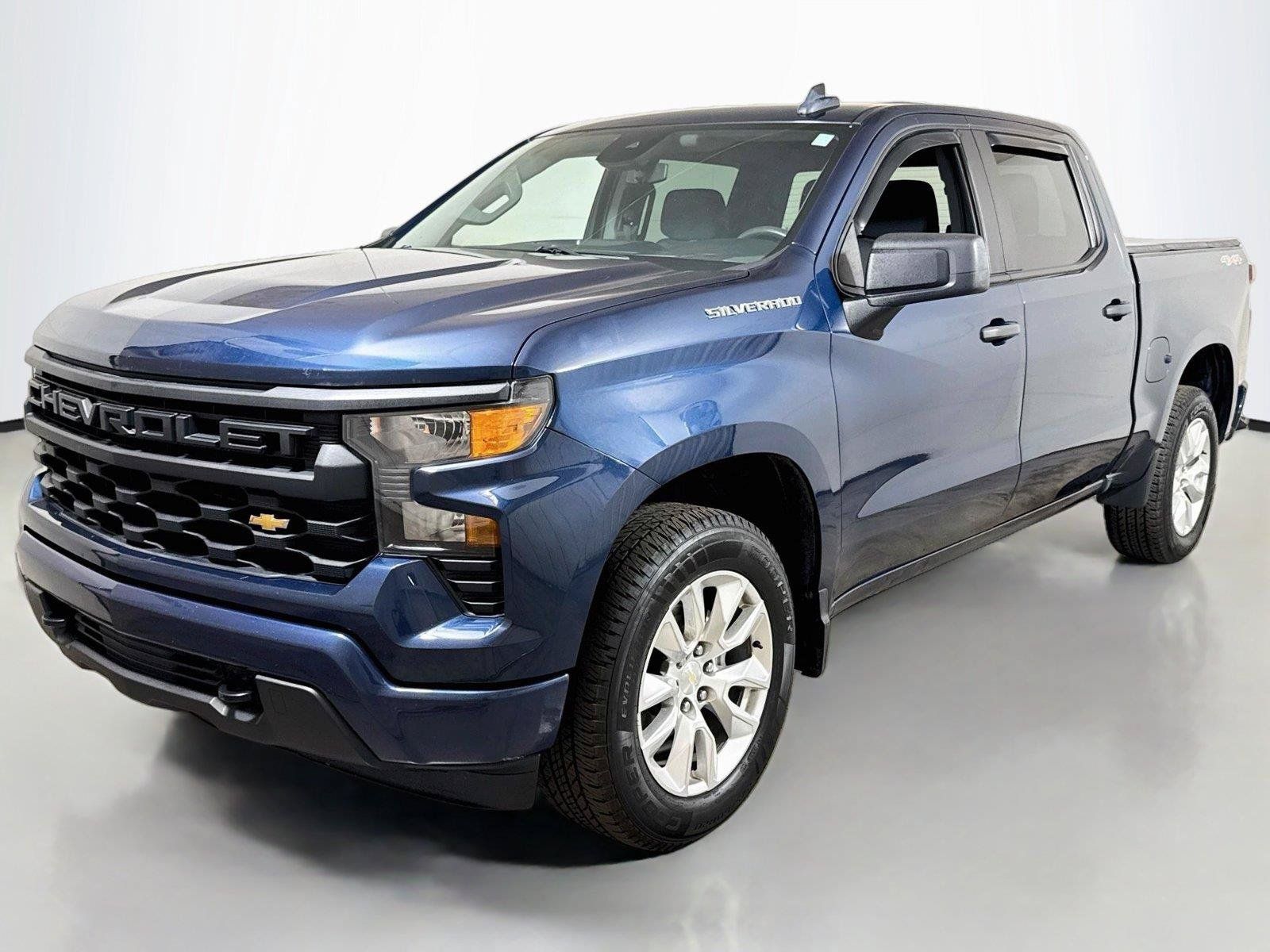 Used 2023 Chevrolet Silverado 1500 Custom AWD/4WD image 1