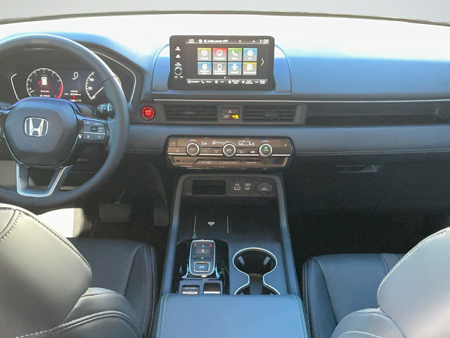 Used 2025 Honda Pilot Touring image 9