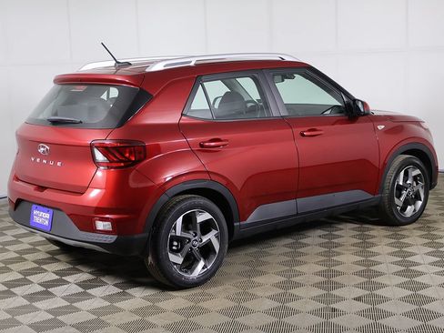Certified 2024 Hyundai Venue SEL FWD image 9