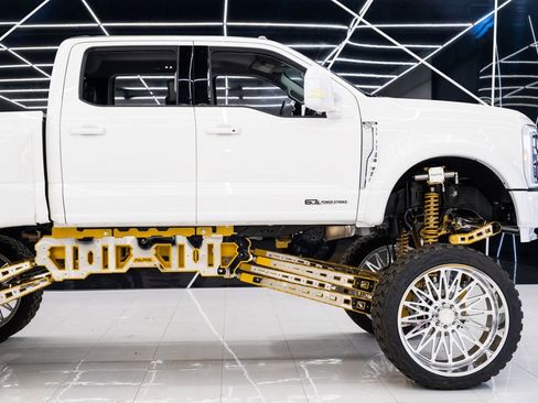 Used 2025 Ford F550 4x4 Crew Cab Super Duty image 9