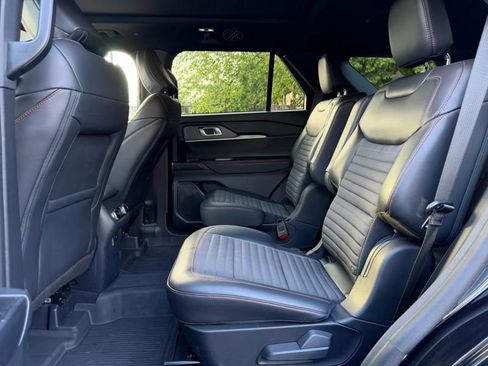 Used 2025 Ford Explorer ST-Line AWD/4WD image 15