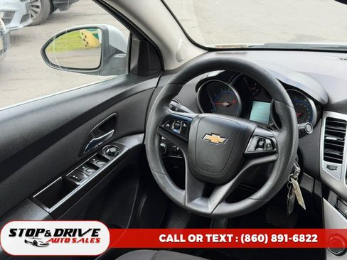 Used 2016 Chevrolet Cruze LT FWD image 12