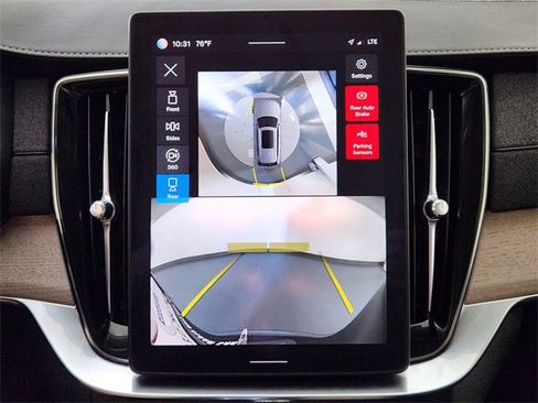 Used 2025 Volvo XC90 B5 Plus image 17