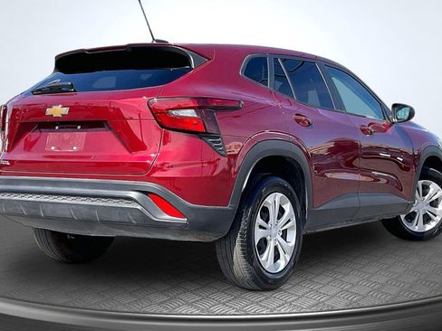 Used 2025 Chevrolet Trax LS FWD image 13