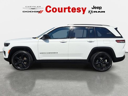 Certified 2023 Jeep Grand Cherokee Altitude AWD/4WD image 6