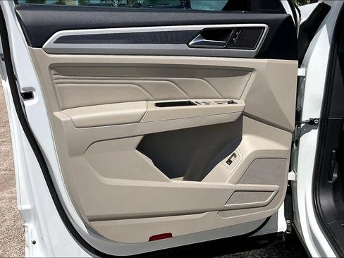 Used 2021 Volkswagen Atlas SE w/ Panoramic Sunroof Package FWD image 17