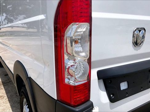 Used 2025 RAM ProMaster 2500 w/ Convenience Group FWD image 17