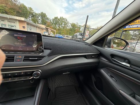 Used 2019 Nissan Altima 2.5 SR w/ SR Premium Package image 25