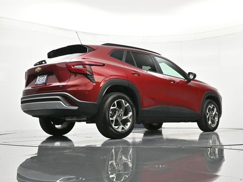 Certified 2025 Chevrolet Trax LT w/ LT Convenience Package image 40