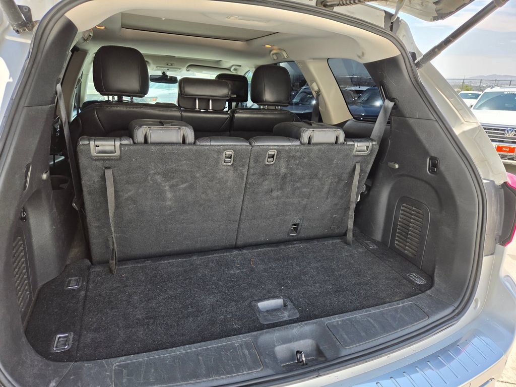 Used 2017 Nissan Pathfinder Platinum w/ Family Entertainment Package AWD/4WD image 22