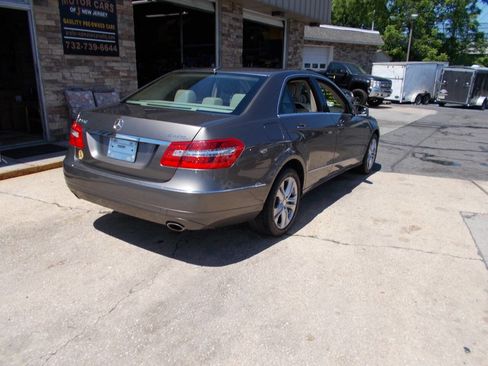 Used 2010 Mercedes-Benz E 350 4MATIC Sedan image 4