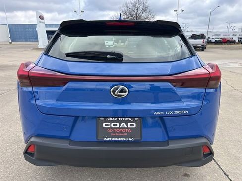 Used 2025 Lexus UX 300h AWD w/ Cold Area Package image 4