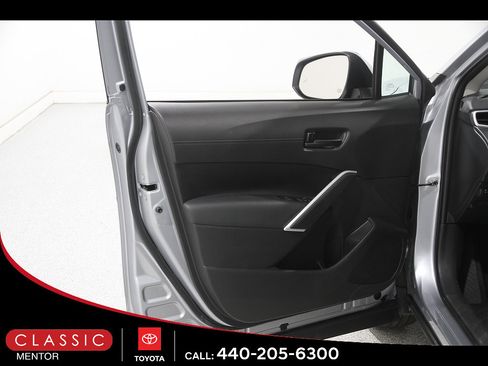 Certified 2022 Toyota Corolla Cross LE AWD/4WD image 4