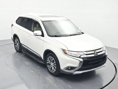 Used 2018 Mitsubishi Outlander SE FWD image 30