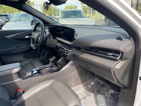 Used 2025 Buick Envista Sport Touring image 35