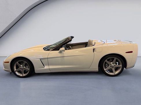 Used 2005 Chevrolet Corvette Convertible w/ Preferred Equipment Group RWD image 2