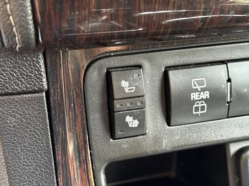 Used 2016 Chevrolet Traverse LT w/ Style and Technology Package AWD/4WD image 18