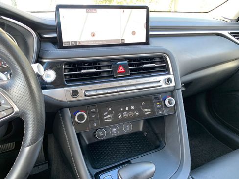 Used 2025 Genesis G70 2.5T image 18