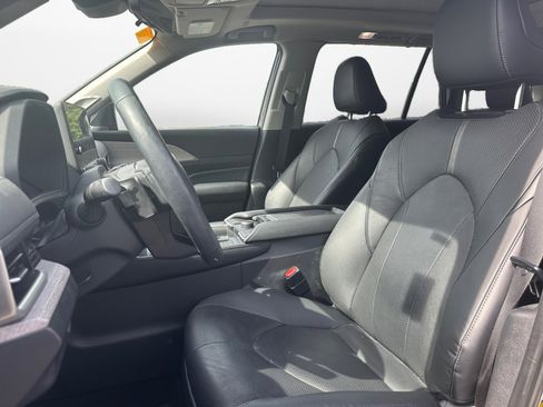 Used 2024 Toyota Grand Highlander AWD image 11