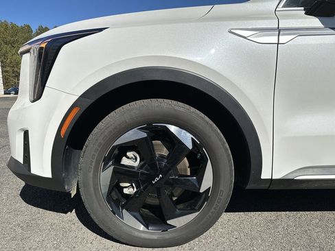 Used 2025 Kia Sorento EX image 18
