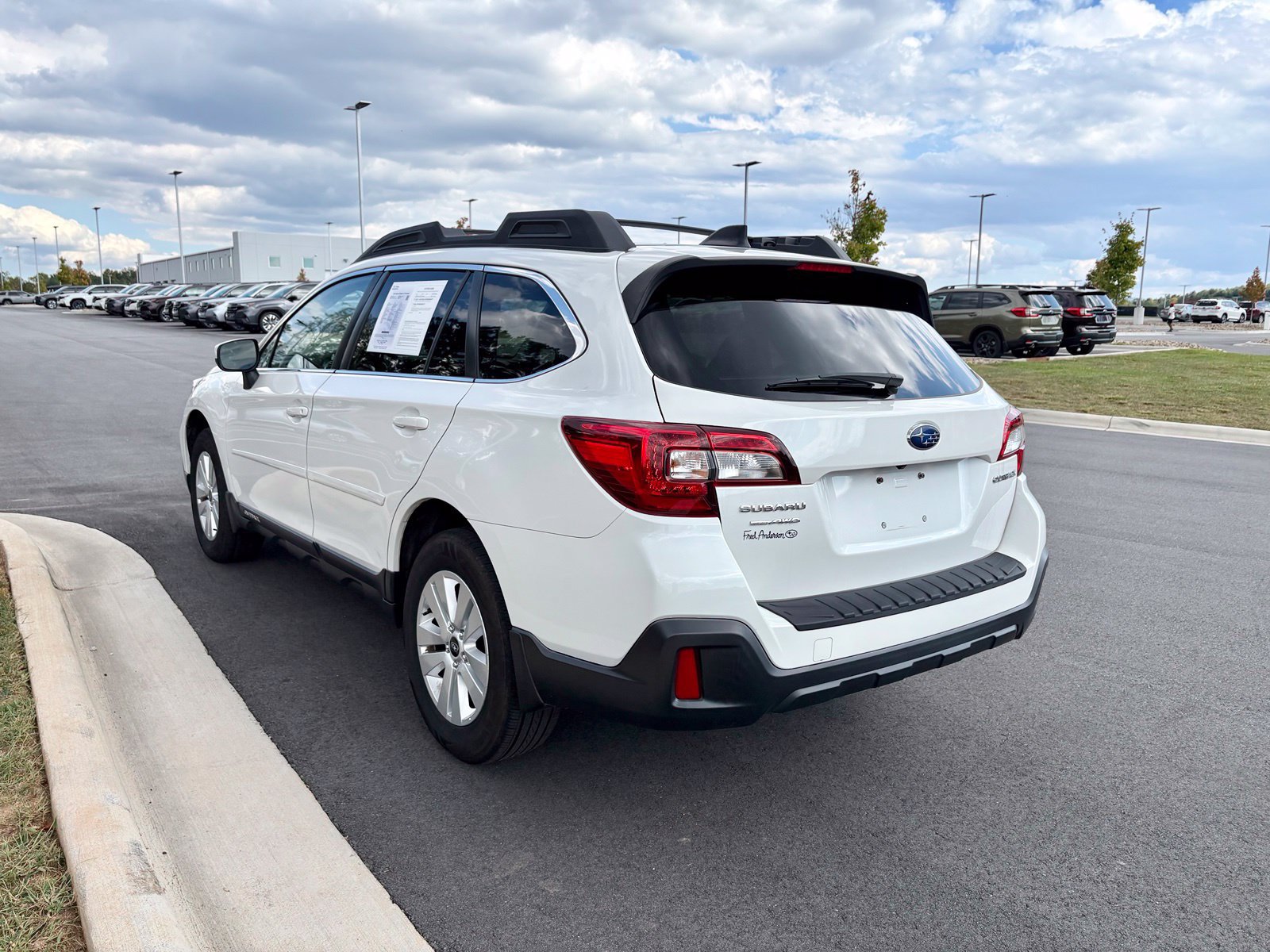 Used 2018 Subaru Outback 2.5i Premium AWD/4WD image 6