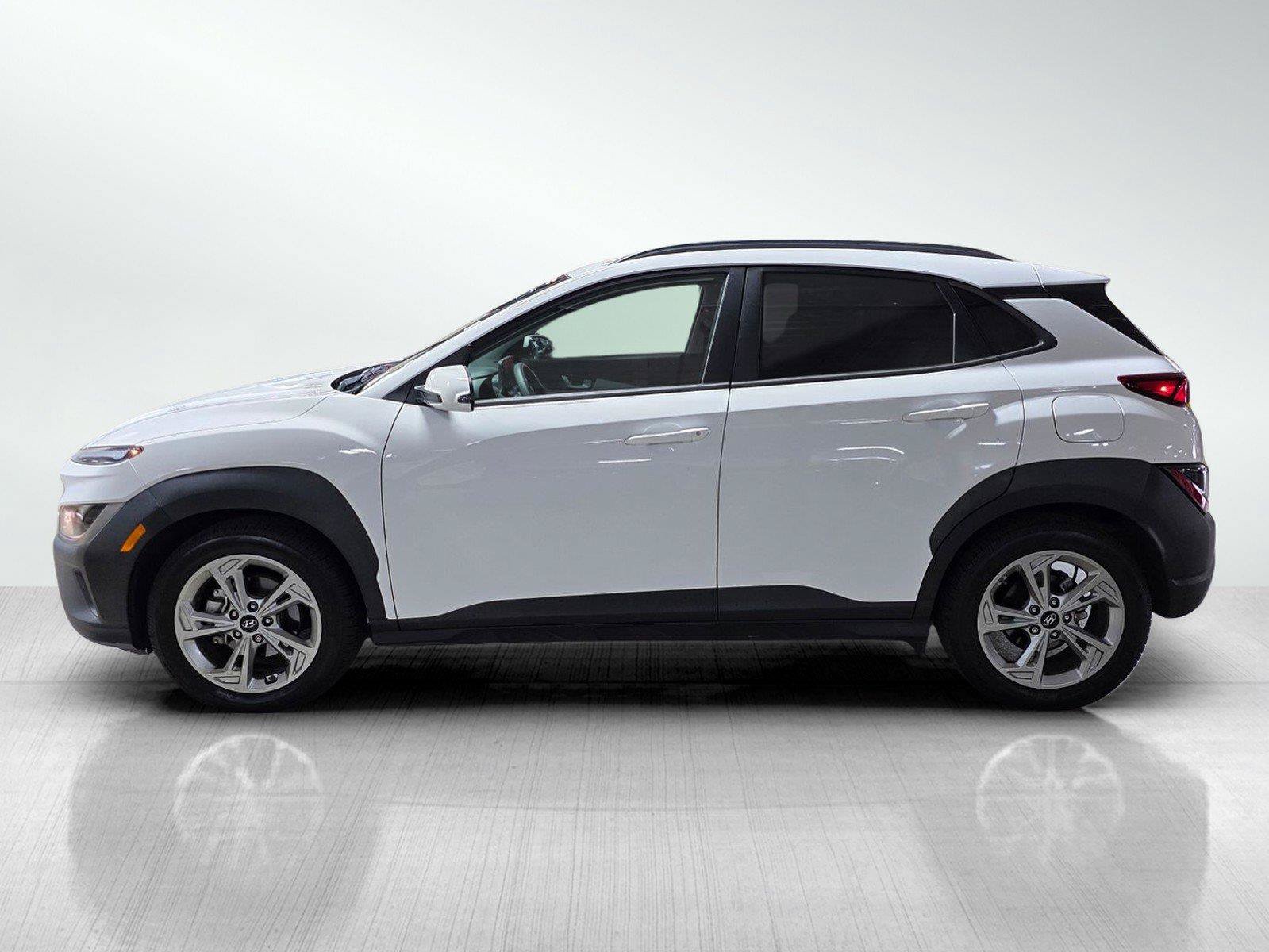 Used 2023 Hyundai Kona SEL w/ Convenience Package FWD image 4