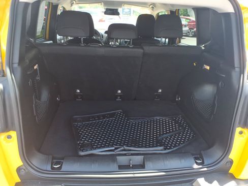 Used 2017 Jeep Renegade Altitude AWD/4WD image 10