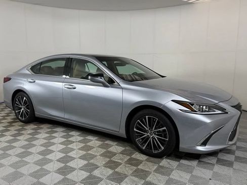 Used 2025 Lexus ES 350 w/ Premium Package FWD image 11