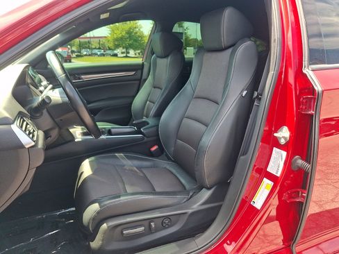 Used 2018 Honda Accord Sport image 13