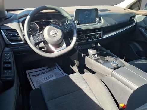 Used 2023 Nissan Rogue SV image 6