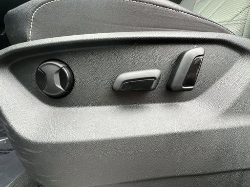 Used 2024 Volkswagen Atlas SE image 14