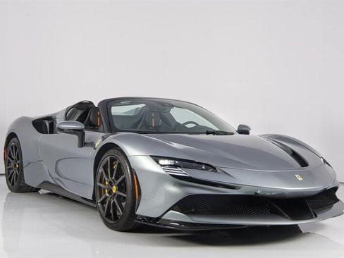 Used 2023 Ferrari SF90 Spider AWD/4WD image 2